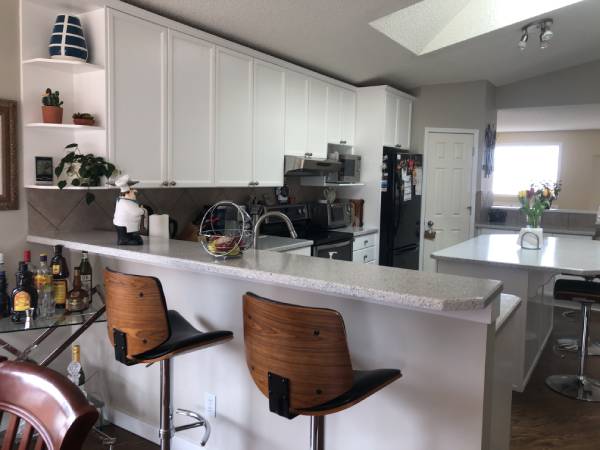 High sheen white painted kitchen cabinetry