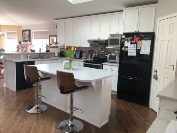 High sheen white painted kitchen cabinetry