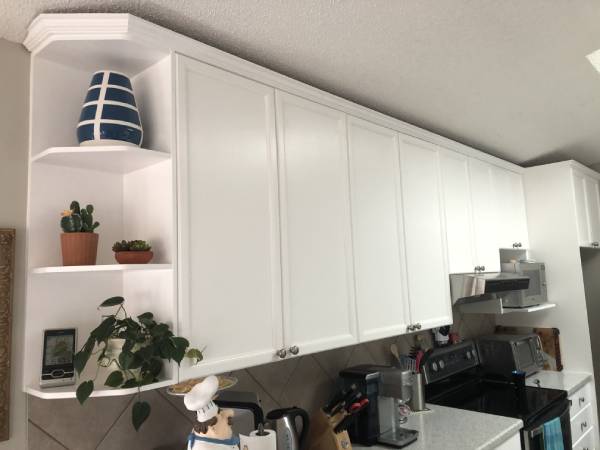 Modern white painted upper kitchen cabinets