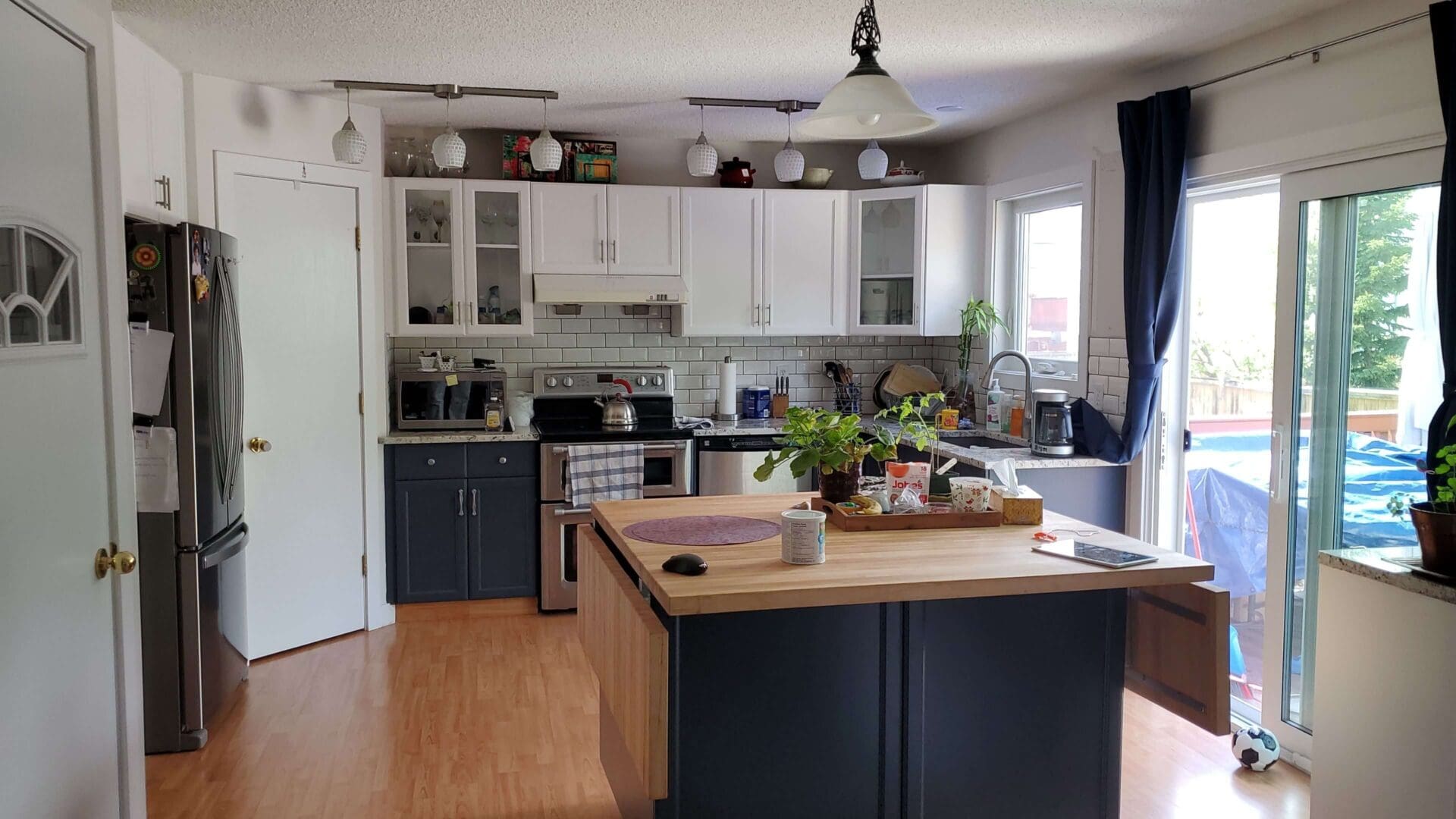 White upper cabinets with navy blue accent lowers