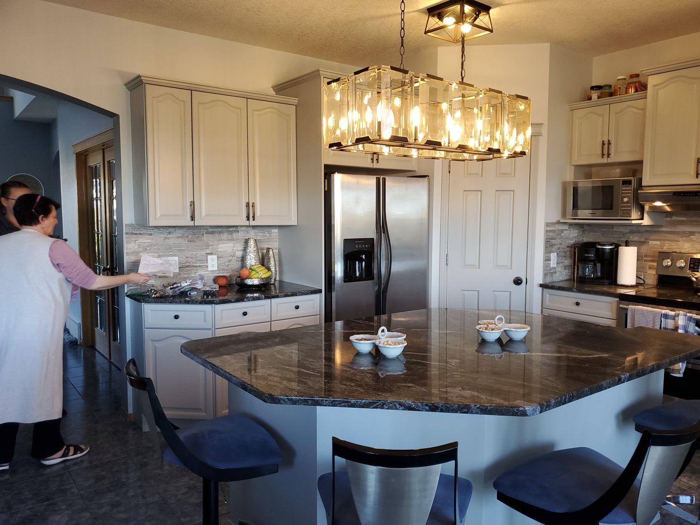 Yellow Oak Kitchen Repainted Grey after 7